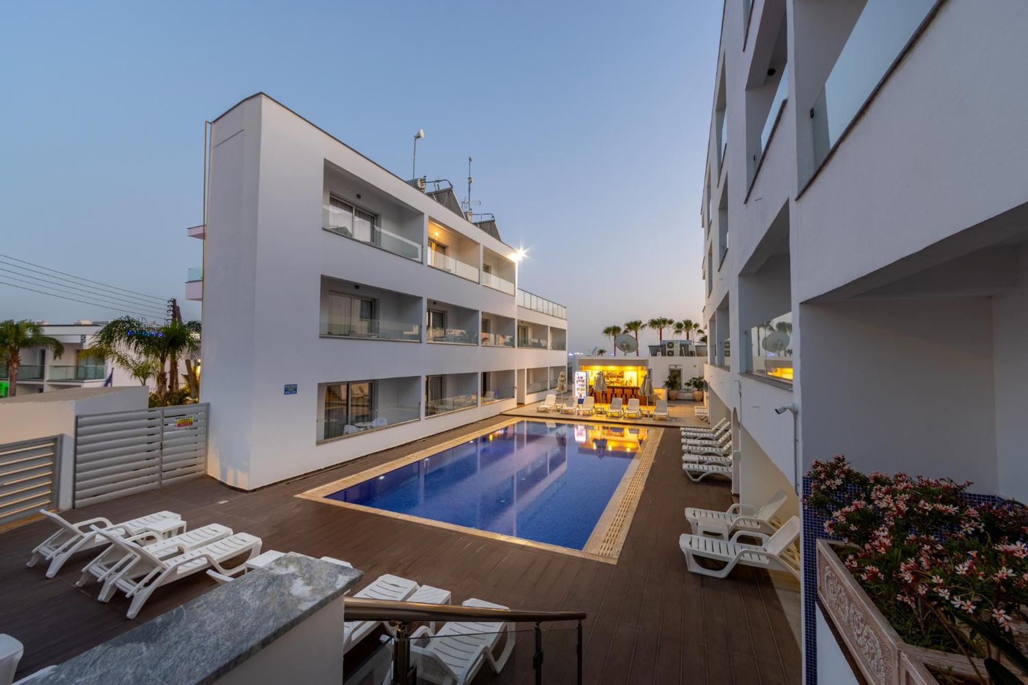 Milea Hotel Ayia Napa Exterior foto